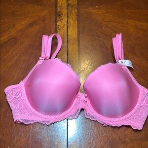Victoria’s Secret Lightly Lined pink‎ bra 32D